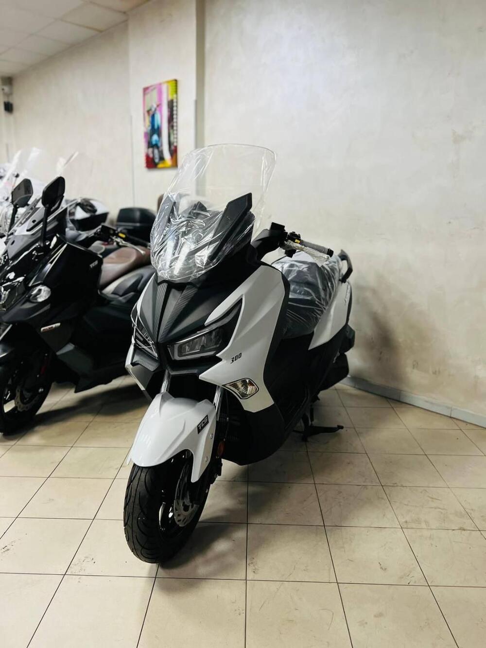 Sym Joymax 300 Z+ (2021 - 24) (3)