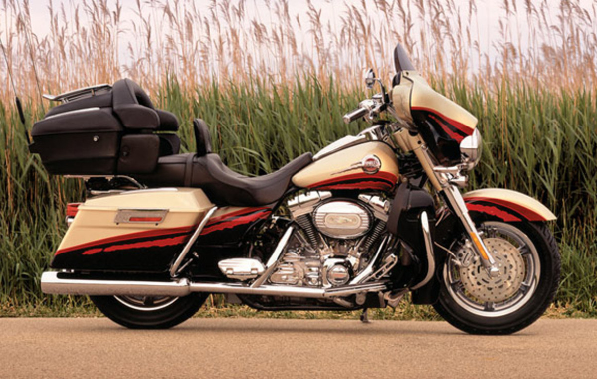 Harley-Davidson 1800 Electra Glide Ultra Classic (2005 - 06) - FLHTCUSE