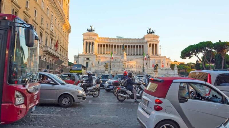 Roma, fuori le auto dal Centro Storico