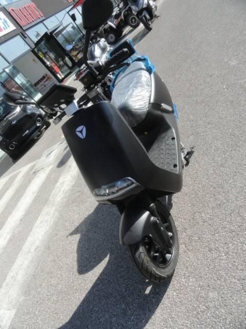 Yadea G5 Pro (2022 - 25) (2)