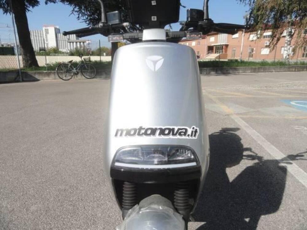 Yadea G5S (2022 - 25) (4)