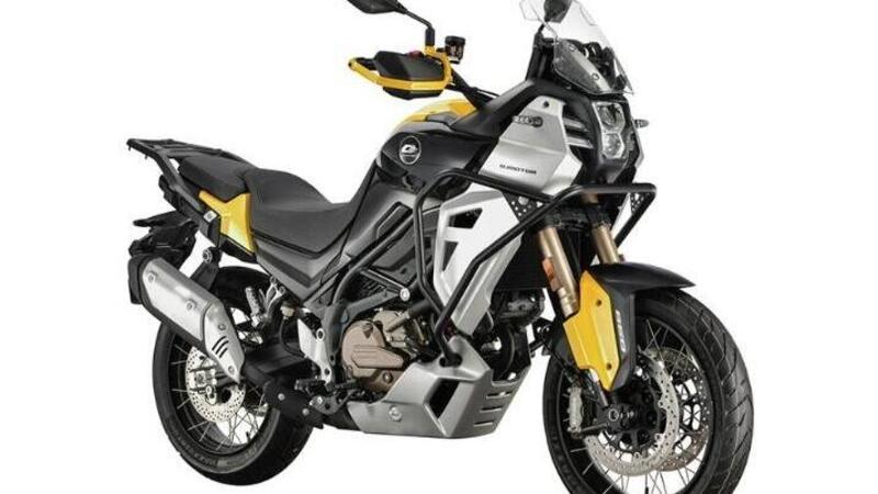 La QJMotor SVT650 Adventure debutta a Eicma con un V2 da 75 cavalli. Sar&agrave; la nuova TRK?