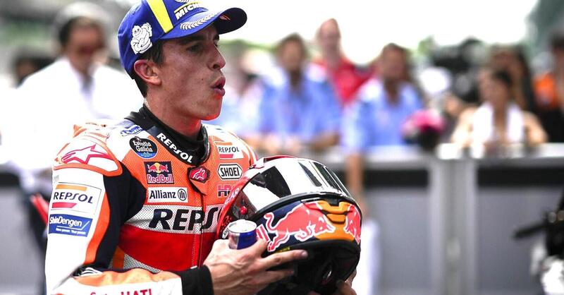 MotoGP 2022. GP della Malesia. Marc Marquez, il fratello e la Ducati: &quot;Ha detto che l&#039;anno prossimo mette la freccia&quot;. E che scambio con Giacomo Agostini!