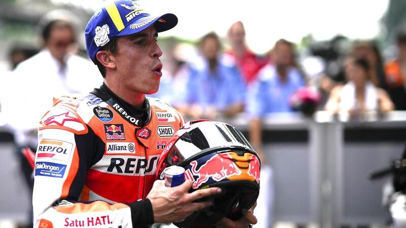 MotoGP 2022. GP della Malesia. Marc Marquez, il fratello e la Ducati: &quot;Ha detto che l&#039;anno prossimo mette la freccia&quot;. E che scambio con Giacomo Agostini!