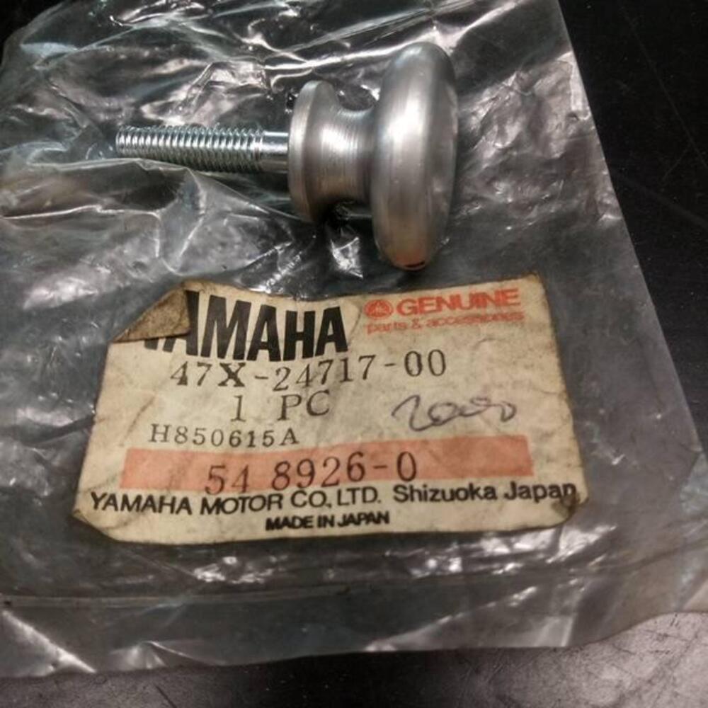 vite fissaggio sella RD 500 Yamaha (5)