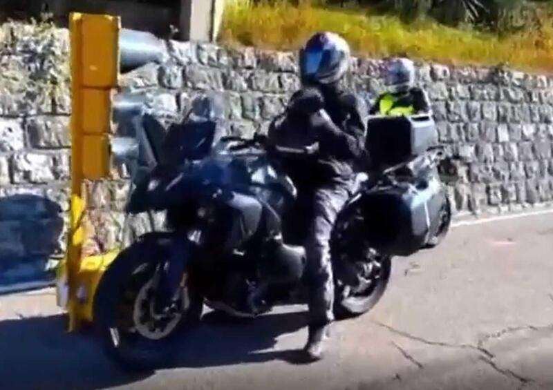 Beccata su strada la BMW R1300GS [Video Spia]