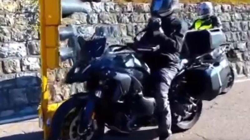 Beccata su strada la BMW R1300GS [Video Spia]