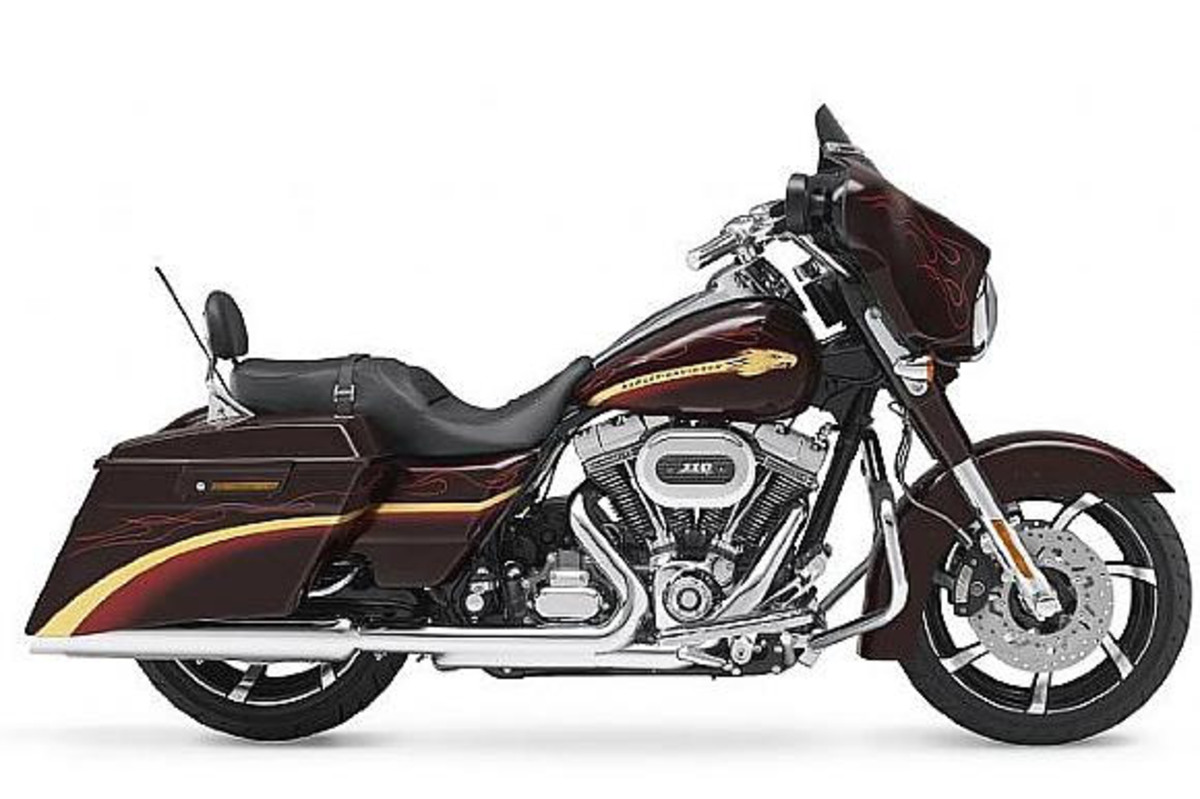 Harley-Davidson 1800 Street Glide (2010 - 11) - FLHXSE