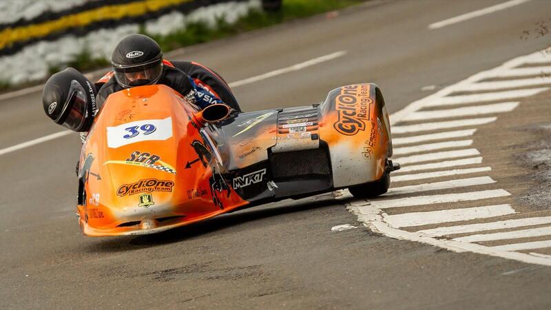 Incidente al Tourist Trophy, muore quattro mesi dopo il compagno di sidecar