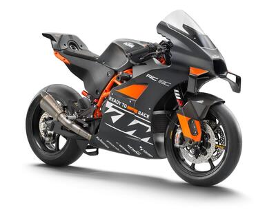 KTM RC 8C 2023: sale a 135 cavalli e scende a 142 kg... [GALLERY]