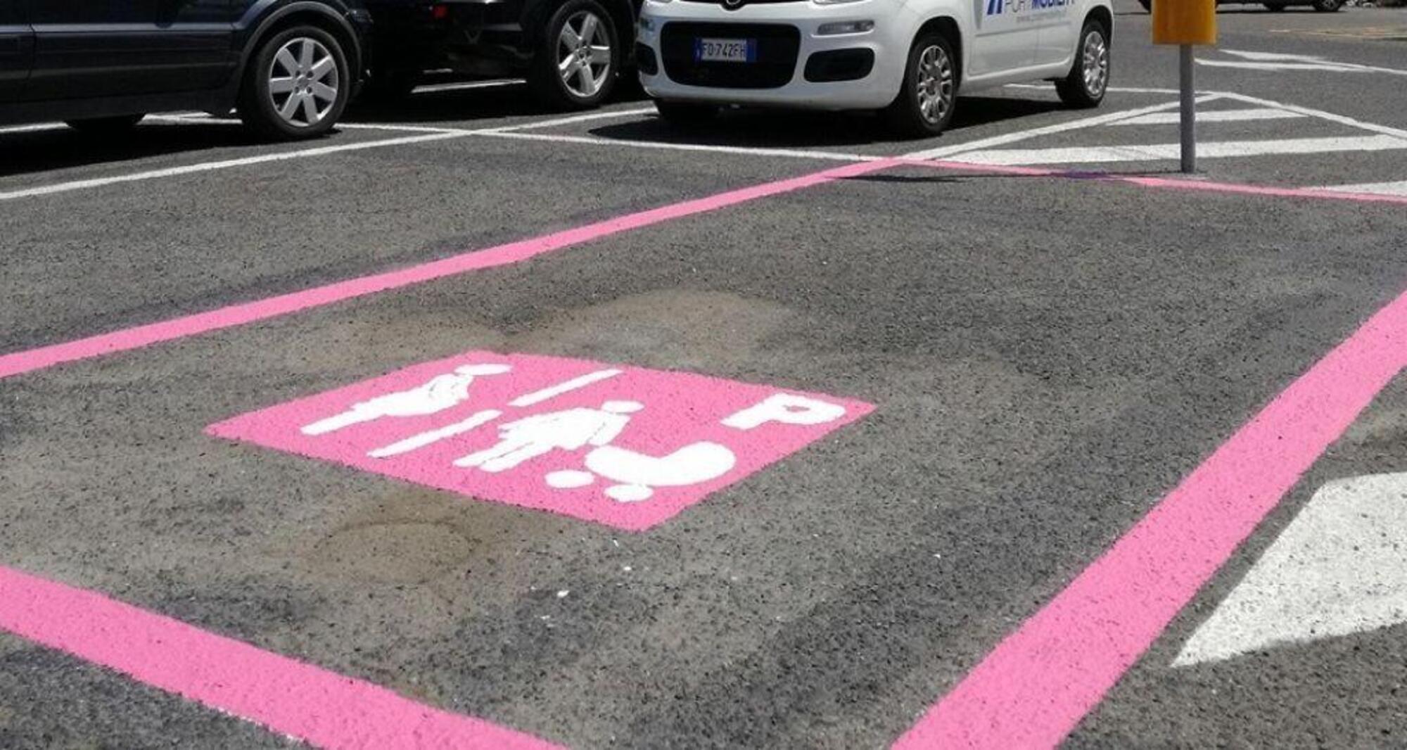 Un parcheggio rosa per mamme. E i pap&agrave;?