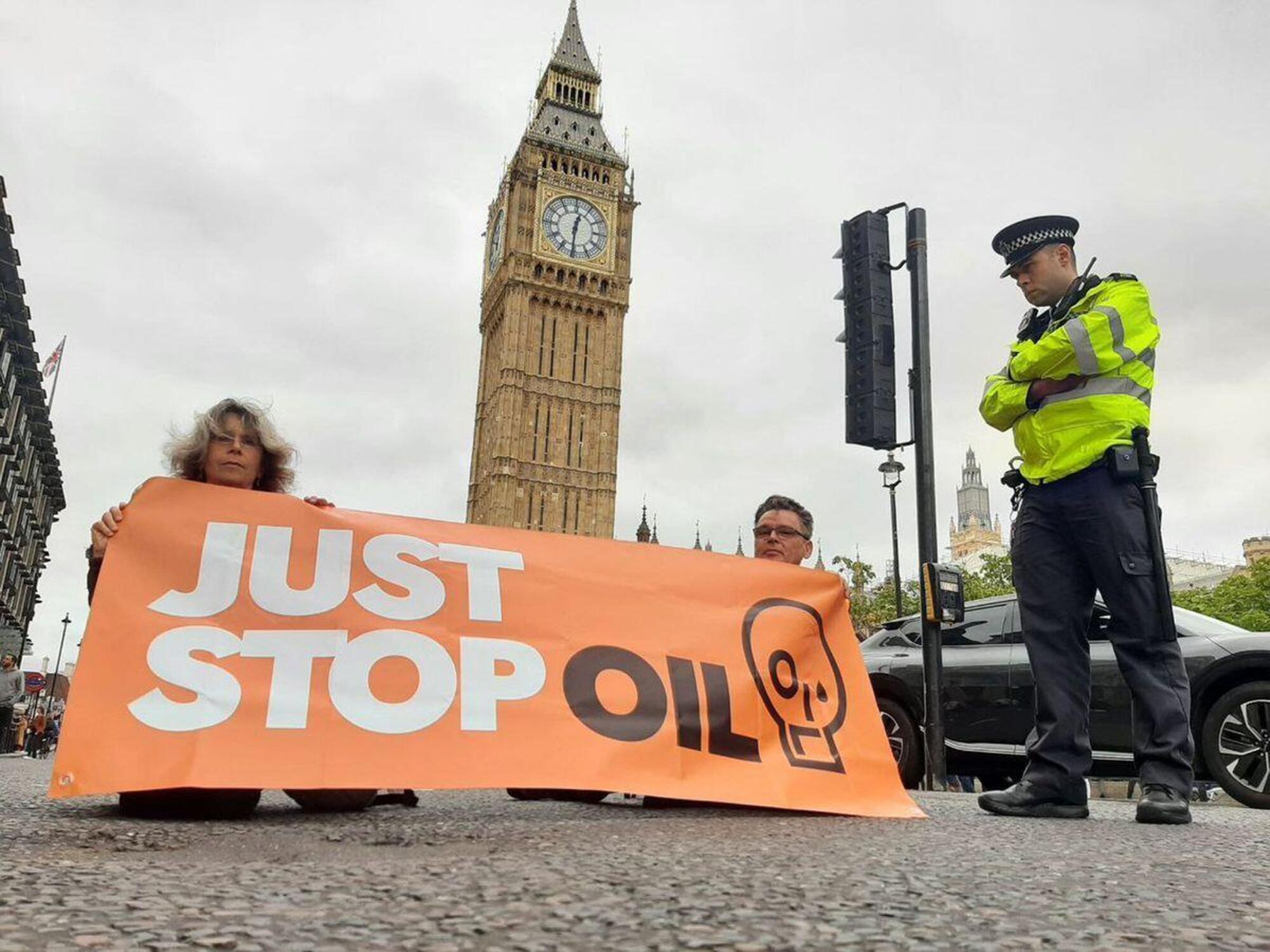 Attivisti di Just Stop Oil bloccano le strade di Londra