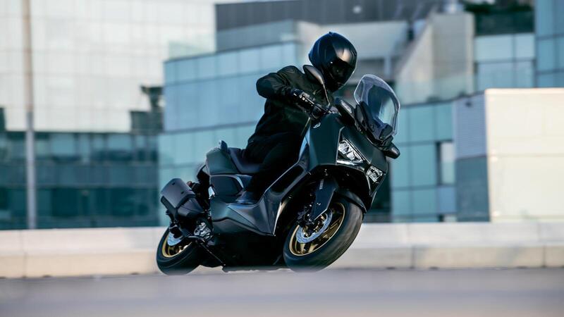 Nuovi Yamaha XMAX 2023, estetica pi&ugrave; sportiva e connettivit&agrave;