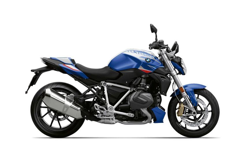 La BMW R1250R del 2023 si arricchisce cos&igrave; nella dotazione di serie