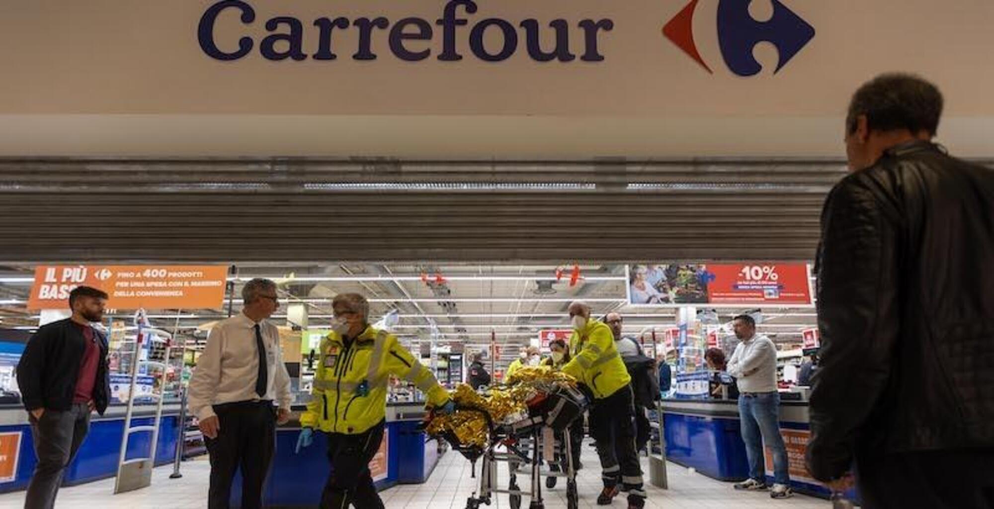 Una vittima degli accoltellamenti al Carrefour