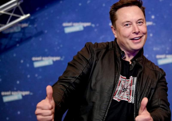 Musk ha liberato l&rsquo;uccello: ha davvero comprato Twitter e ha gi&agrave; licenziato i top manager