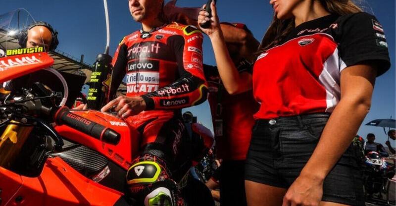 Dal 2023 niente pi&ugrave; ombrelline in SBK. E se accadesse anche in MotoGP? [SONDAGGIO SOCIAL]