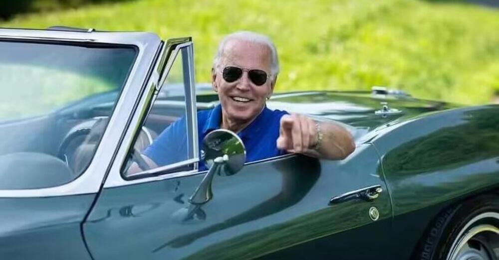 [VIDEO] Joe Biden pilota per un giorno: sfida a 190 km/h su una Corvette d&#039;epoca