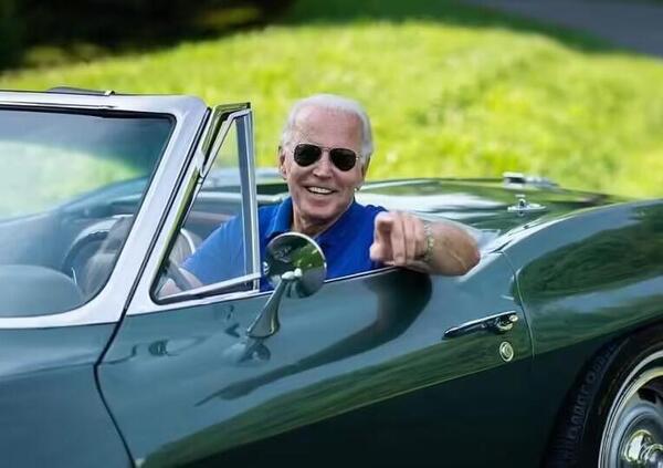 [VIDEO] Joe Biden pilota per un giorno: sfida a 190 km/h su una Corvette d'epoca