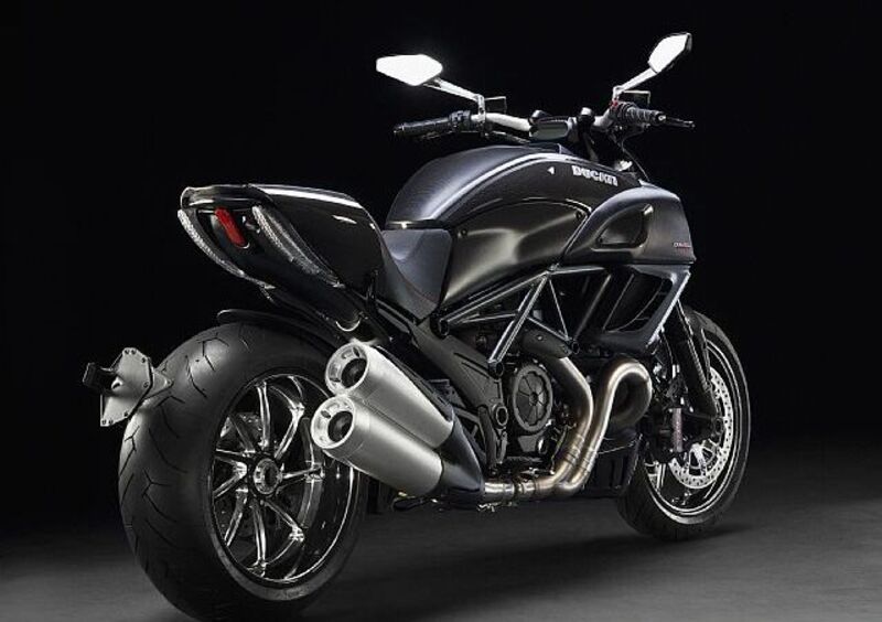 Ducati Diavel 1200 Diavel 1200 Carbon (2010 - 13) (2)