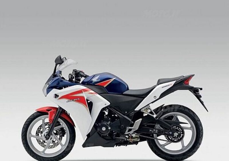 Honda CBR 250 R CBR 250 R (2010 - 14) (2)