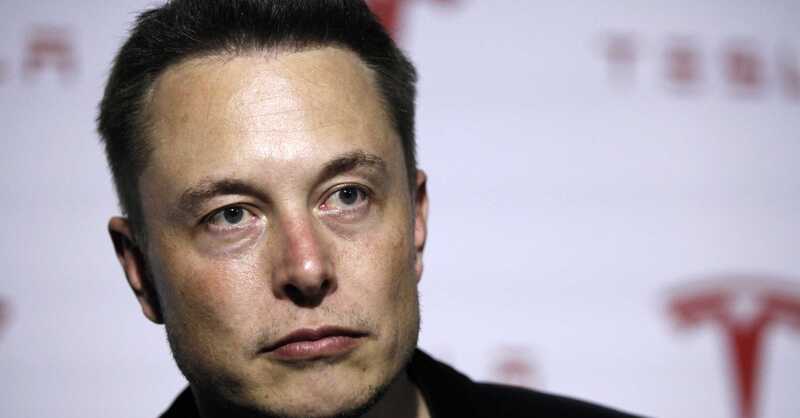 Elon Musk festeggia Halloween nel Castello di Dracula