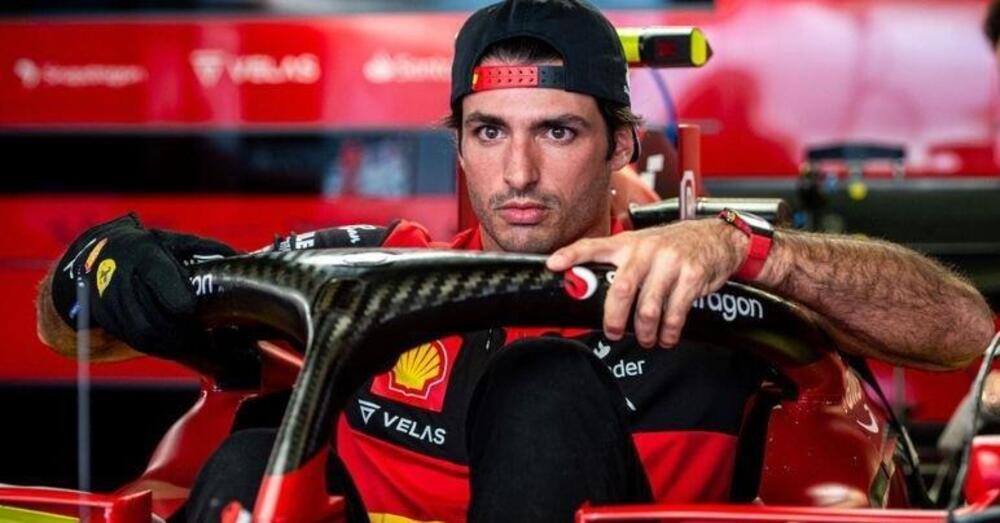 [VIDEO] Ferrari, Sainz bloccato in macchina ha bisogno di aiuto per uscire: sicurezza a rischio?