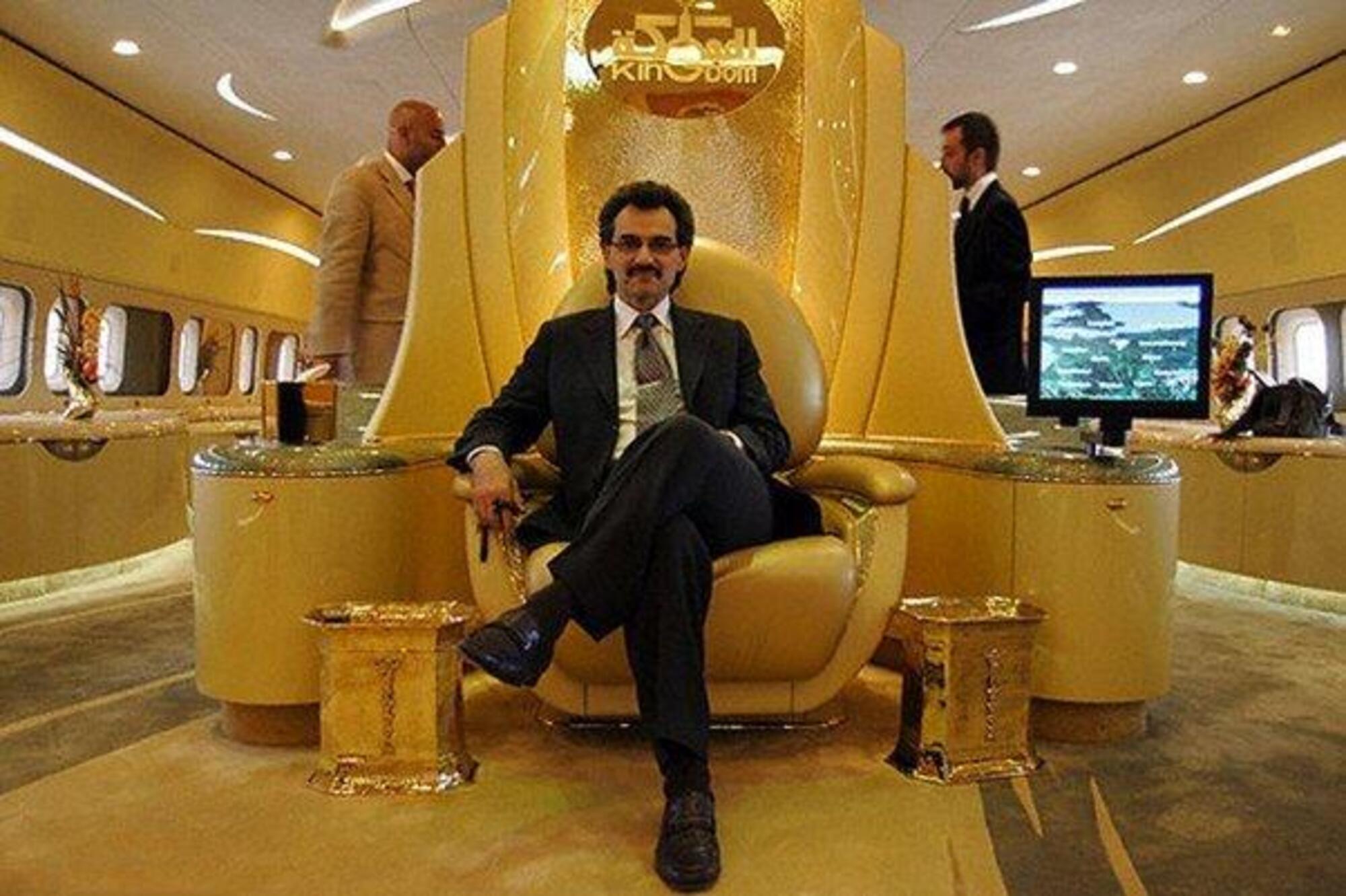 20221102 112349286 9573Il principe saudita Alwaleed Bin Talal nel suo A380