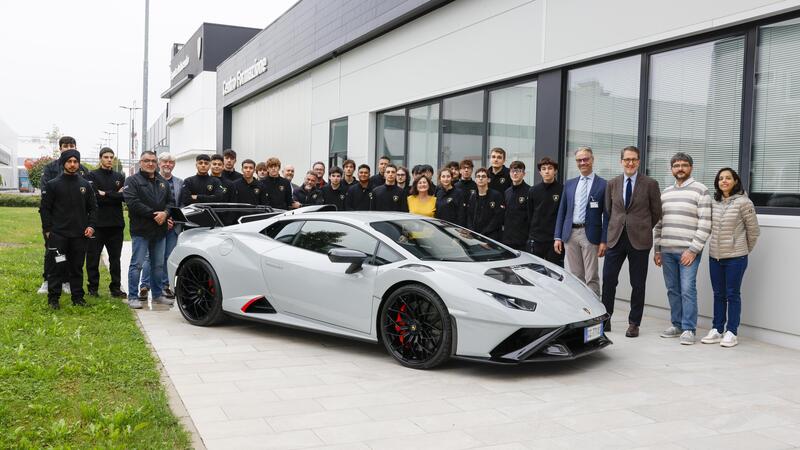 Lamborghini forma gli studenti: inizia l&#039;internato del progetto DESI