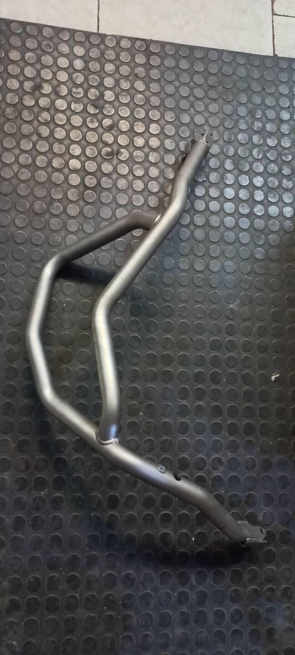 Triumph cod. T2087634 Barra protettiva Sinistra Ti (2)