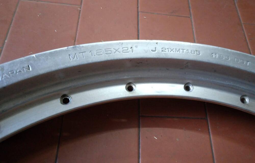 Did cerchio tubless 1,85x21 n°28 fori per Honda ep