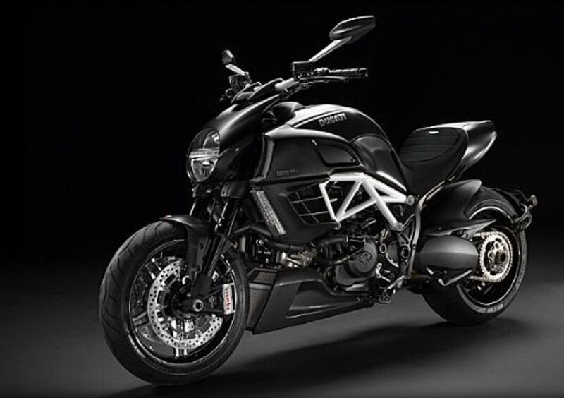 Ducati Diavel 1200 Diavel 1200 AMG (2012) (2)