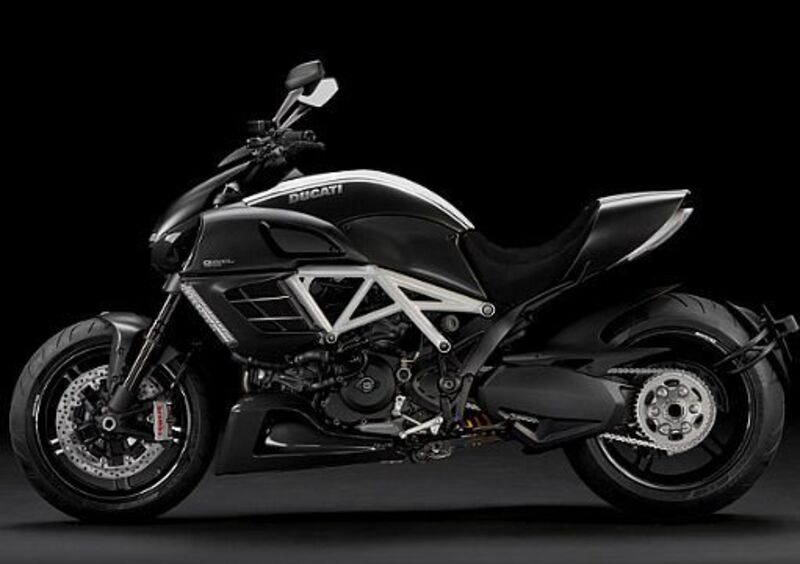 Ducati Diavel 1200 Diavel 1200 AMG (2012) (3)