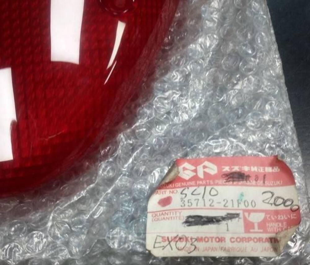 Vetrino faro posteriore Suzuki (4)