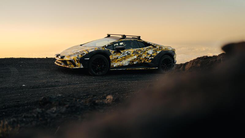 La Lamborghini Huracan Sterrato corre in cima all&#039;Etna [VIDEO]