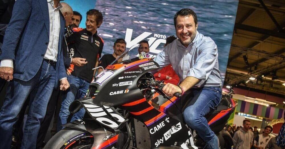 Matteo Salvini sulla sella dei vincitori a Eicma. A gomiti larghi su Ducati e Aprilia