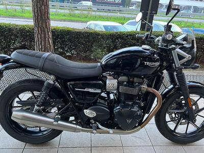Triumph Street Twin 900 (2021 - 22) usata