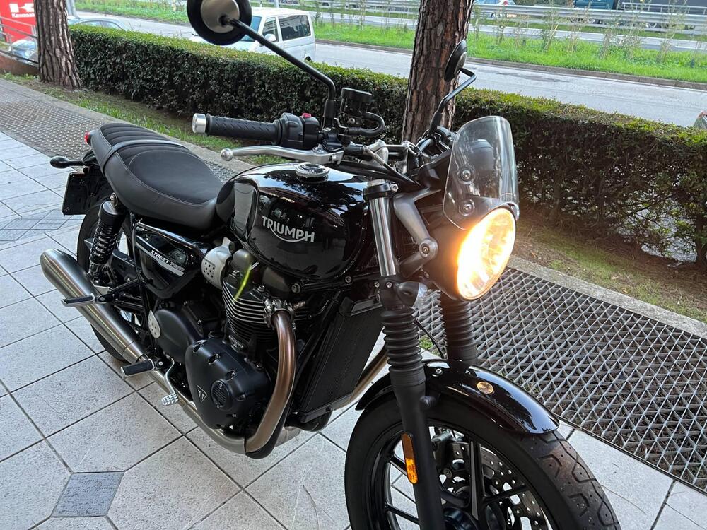 Triumph Street Twin 900 (2021 - 22) (3)