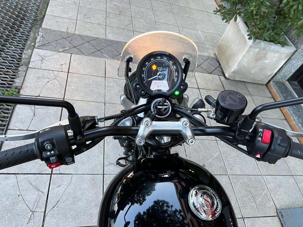 Triumph Street Twin 900 (2021 - 22) (4)
