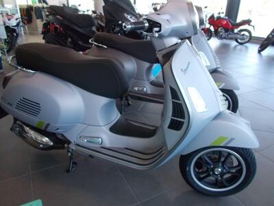 Vespa GTS 300 Supertech Hpe (2021 - 22) nuova