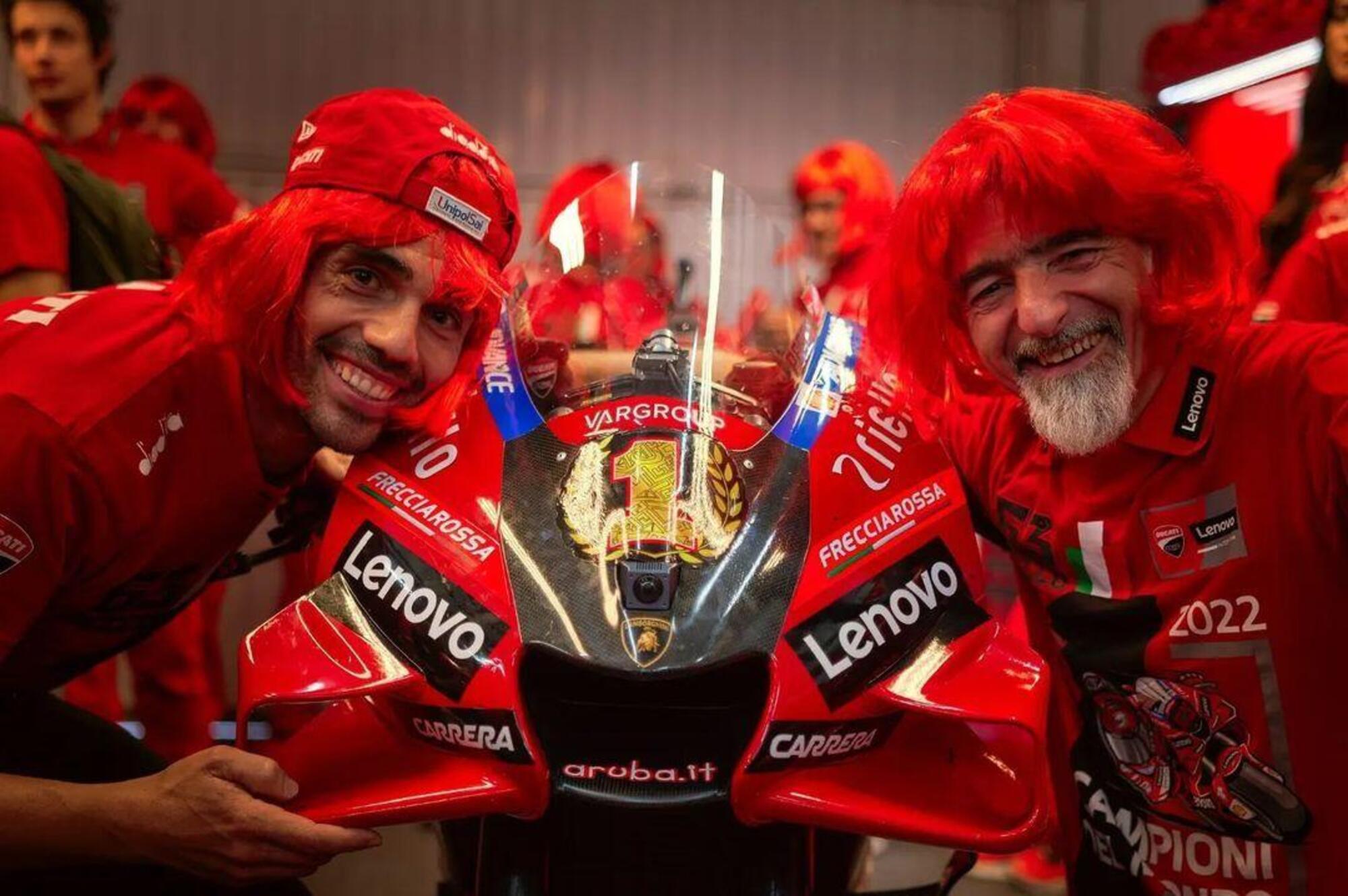 Michele Pirro e Gigi Dall&#039;Igna con la Ducati campione del mondo