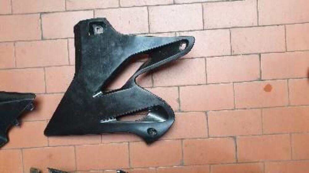 YAMAHA YZ 125 SET DI PLSTICHE NERE COMPLETO USATE (5)