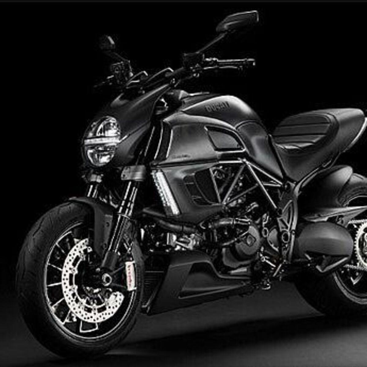 Ducati Diavel 1200 Dark (2012 - 13)