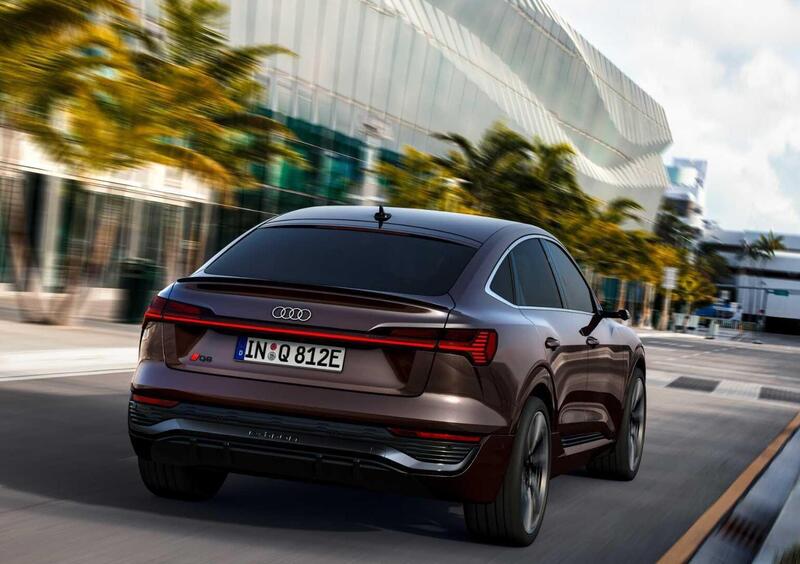 Audi Q8 Sportback (2022-25) (4)