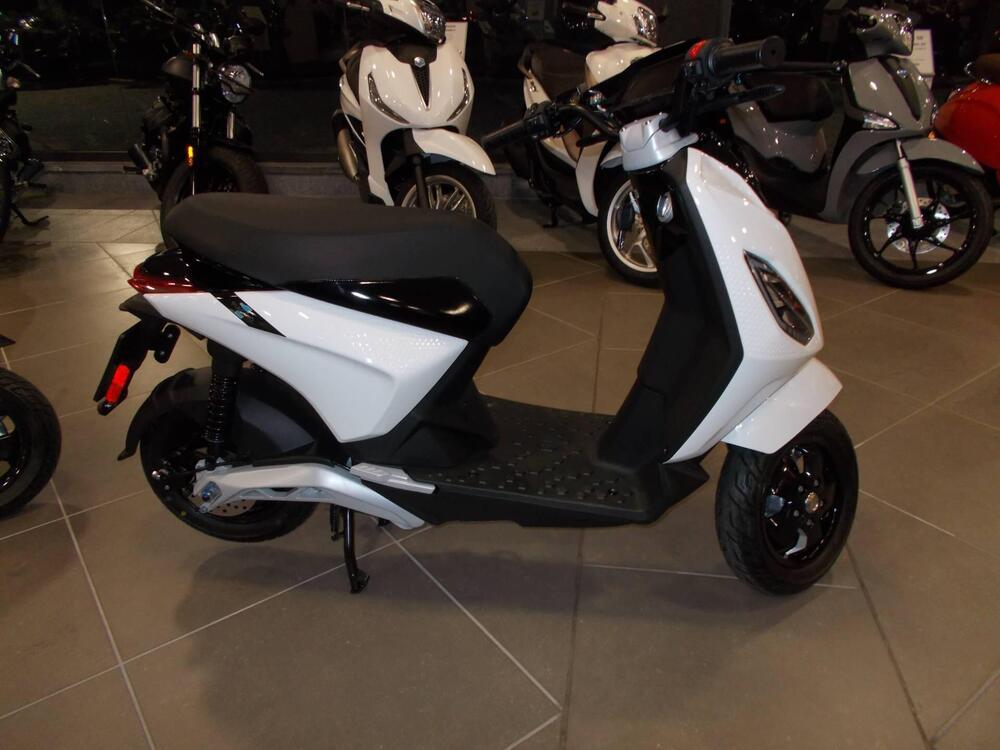 Piaggio 1 Active PMP (2022 - 23) (4)