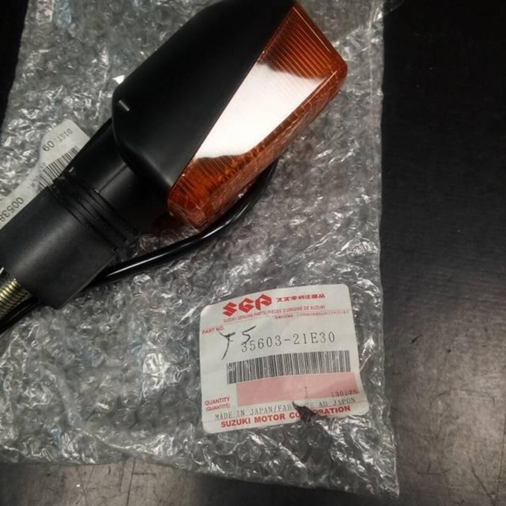Freccia indicatore direzione Suzuki (4)