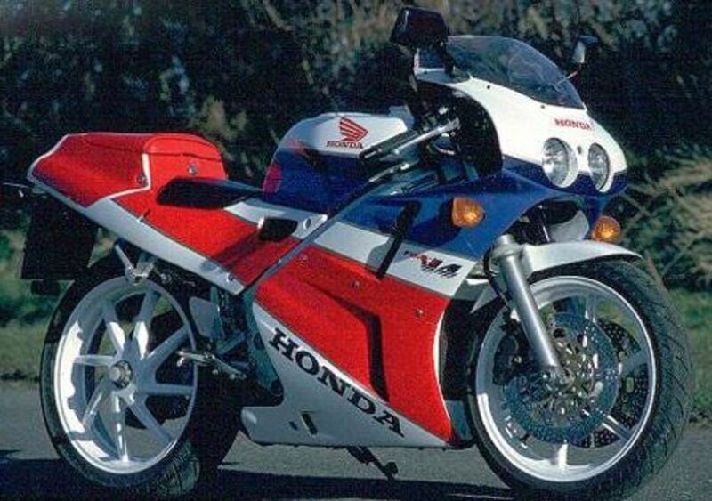 Honda VFR 400 - NC 30 VFR 400 - NC 30 (2)