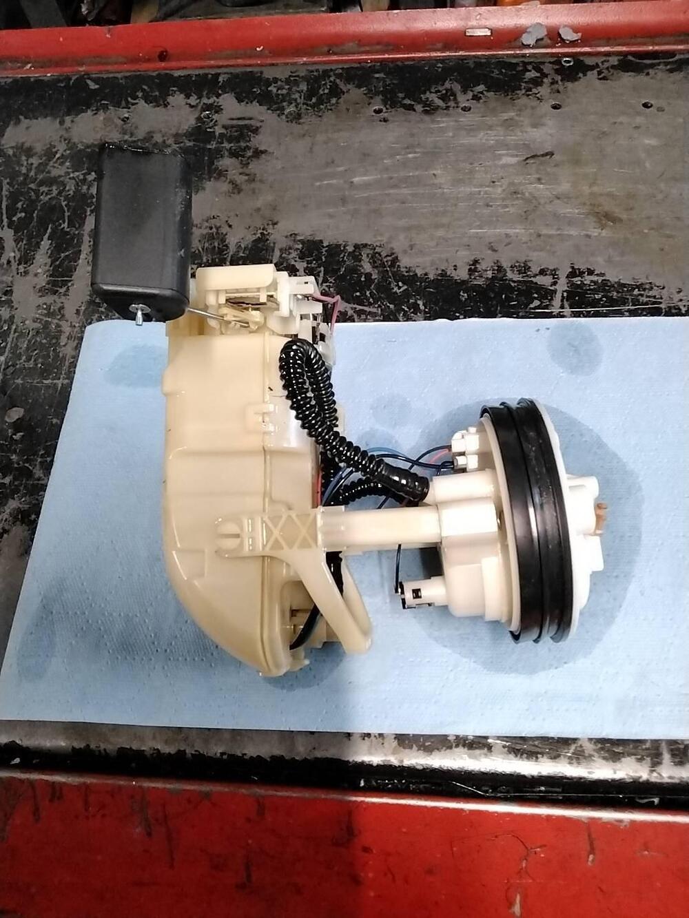 Pompa carburante Suzuki (2)