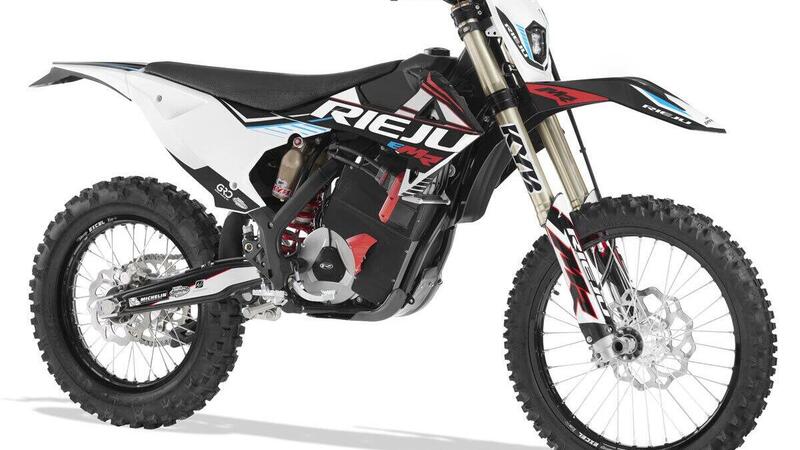 L&#039;enduro Rieju E-MR punta su potenza e leggerezza