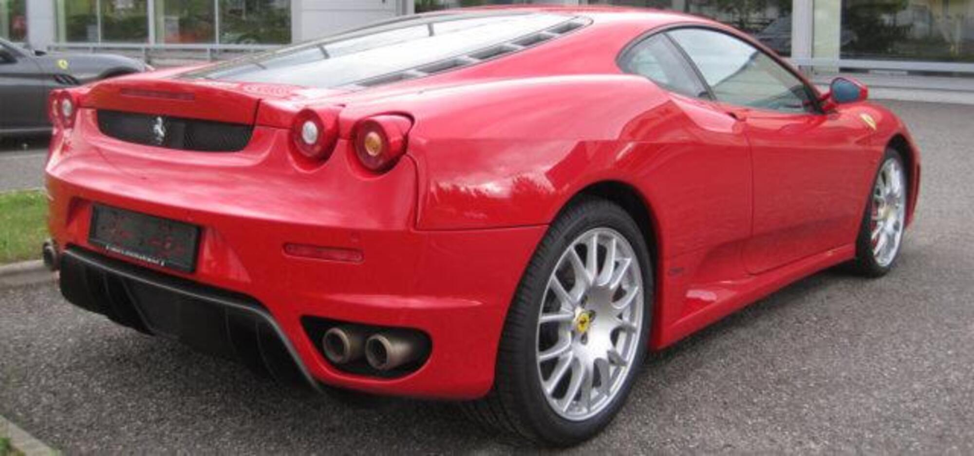 La finta Ferrari contraffatta